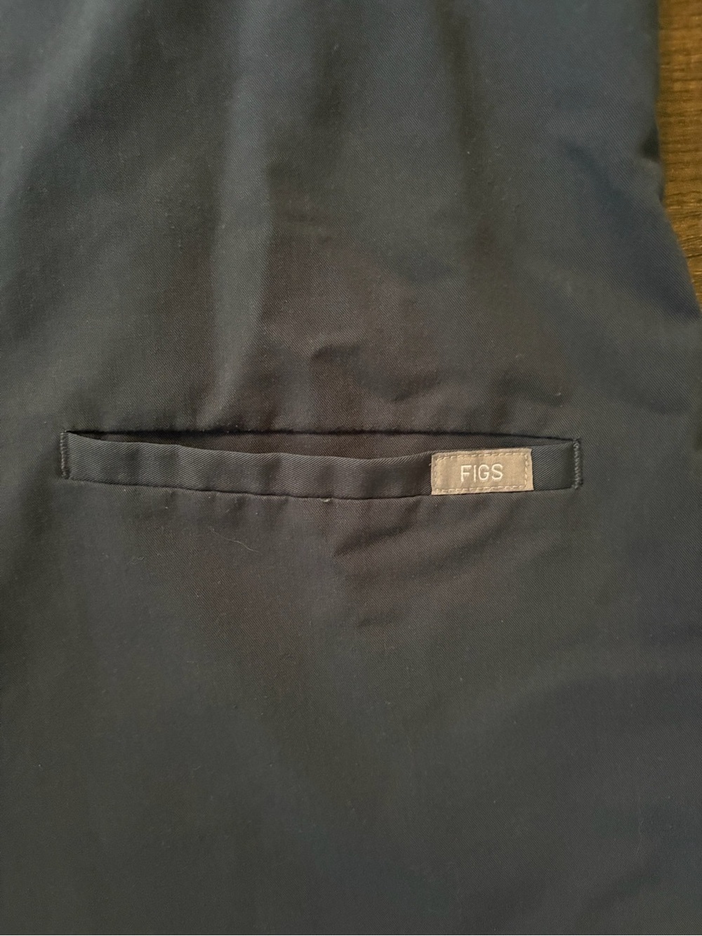 FIGS Technical Collection Casma Scrub Top Grey / Graphite - Picture 3 of 6